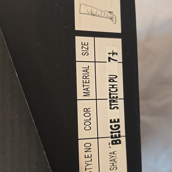 Elegant Cream Knee-High Boots - Picture 7 of 8